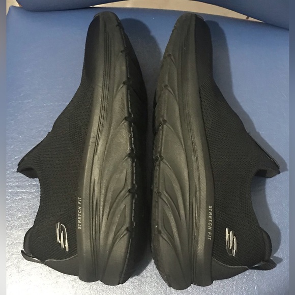 Skechers D’Lux Walker relaxed fit slip-on, women’s, black - Picture 7 of 16